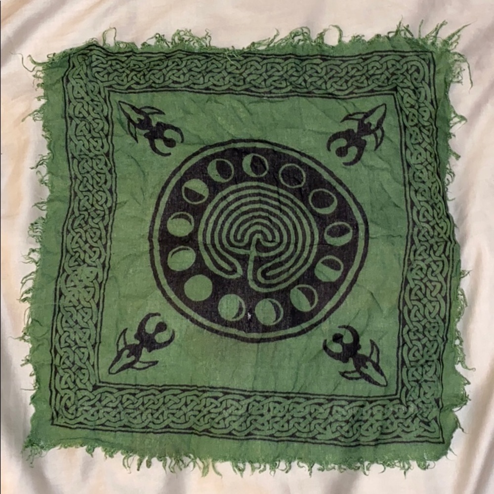 EUC Green Celtic Crystal Grid